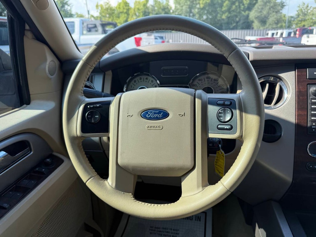 Ford Expedition EL Vehicle Full-screen Gallery Image 24