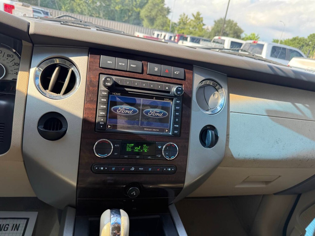 Ford Expedition EL Vehicle Full-screen Gallery Image 26