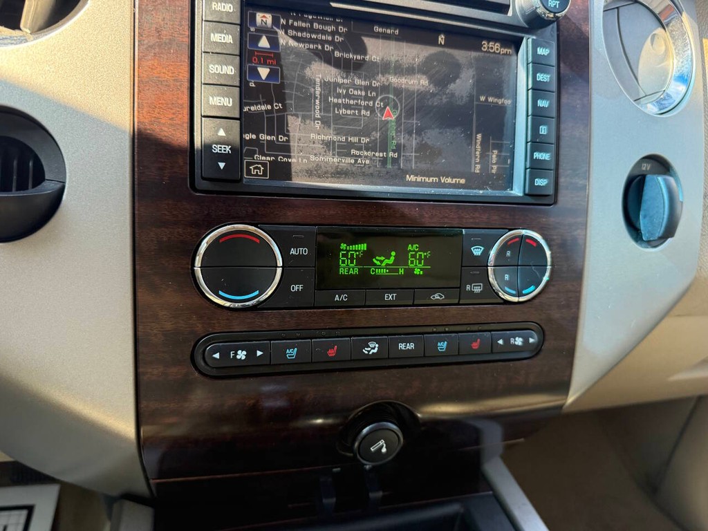 Ford Expedition EL Vehicle Full-screen Gallery Image 29