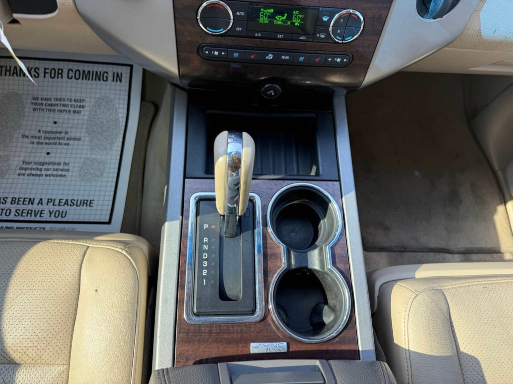 Ford Expedition EL Vehicle Full-screen Gallery Image 30