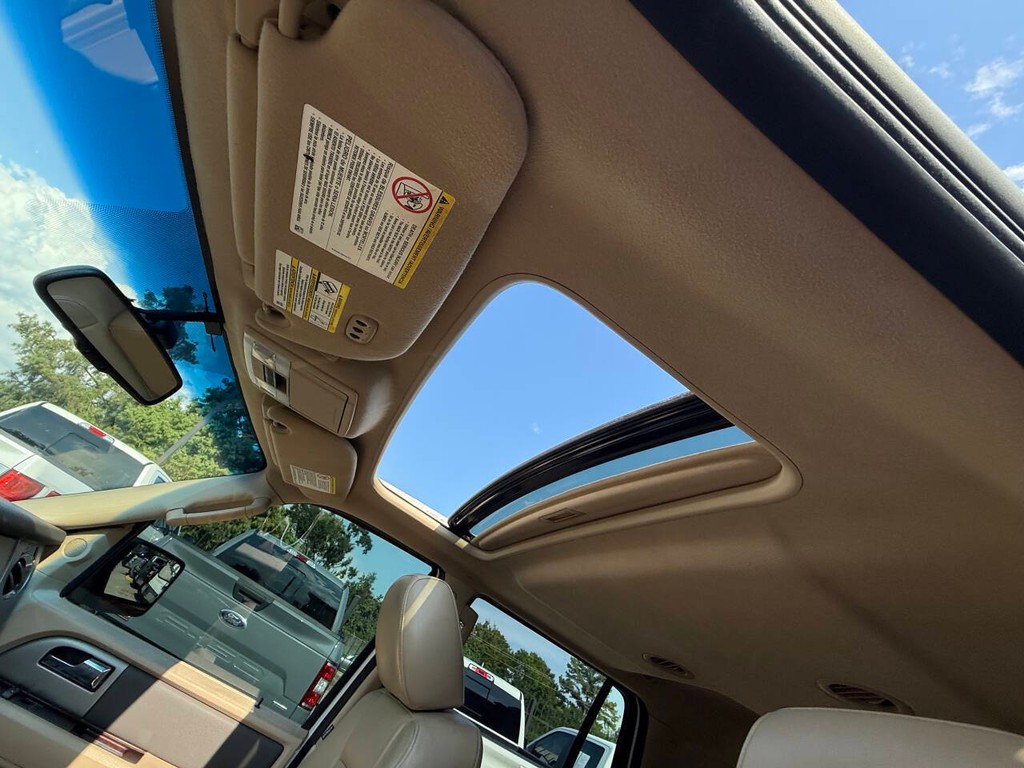 Ford Expedition EL Vehicle Full-screen Gallery Image 32