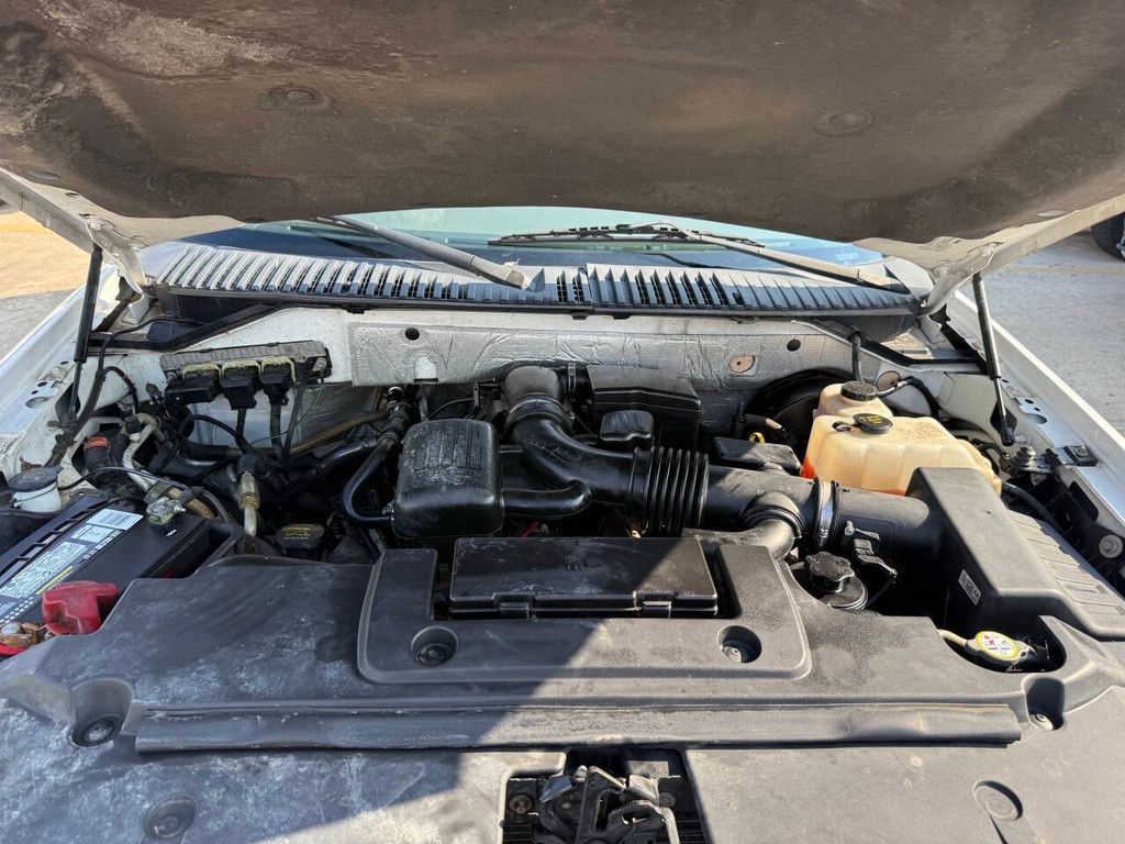 Ford Expedition EL Vehicle Full-screen Gallery Image 36