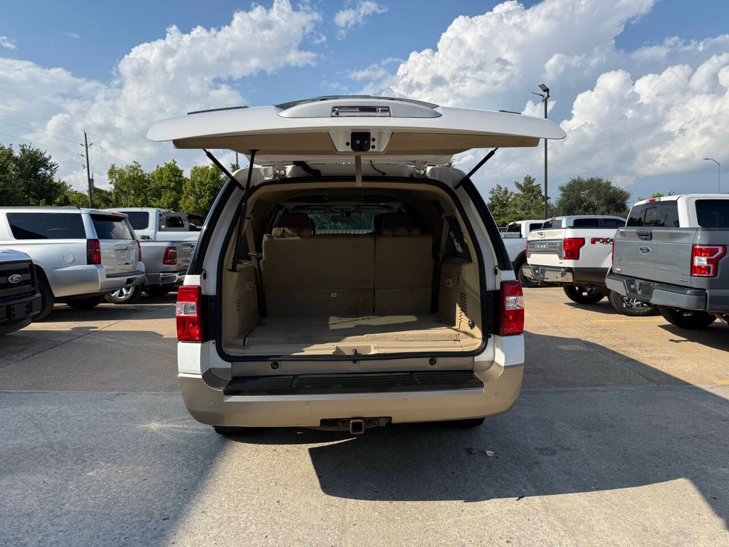 Ford Expedition EL Vehicle Full-screen Gallery Image 38
