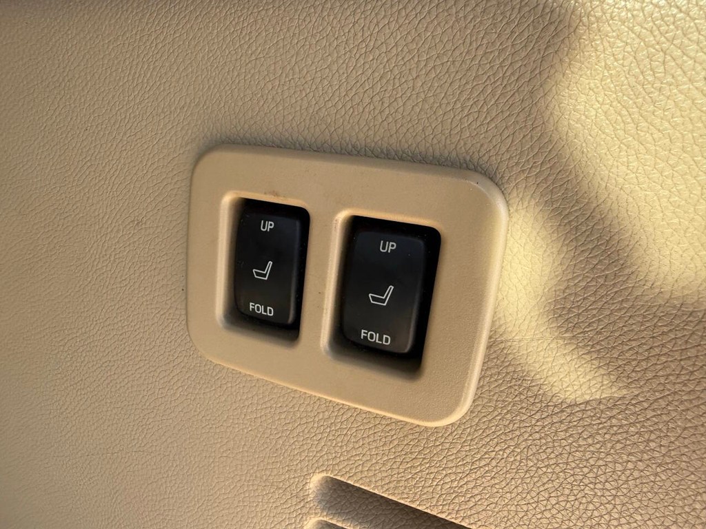 Ford Expedition EL Vehicle Full-screen Gallery Image 39