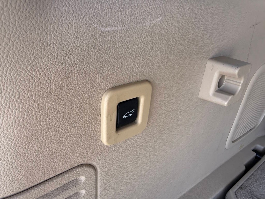 Ford Expedition EL Vehicle Full-screen Gallery Image 40