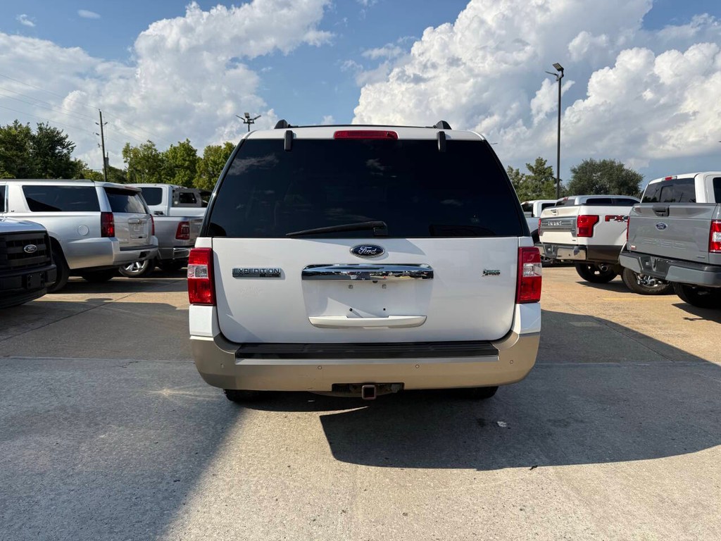 Ford Expedition EL Vehicle Full-screen Gallery Image 41