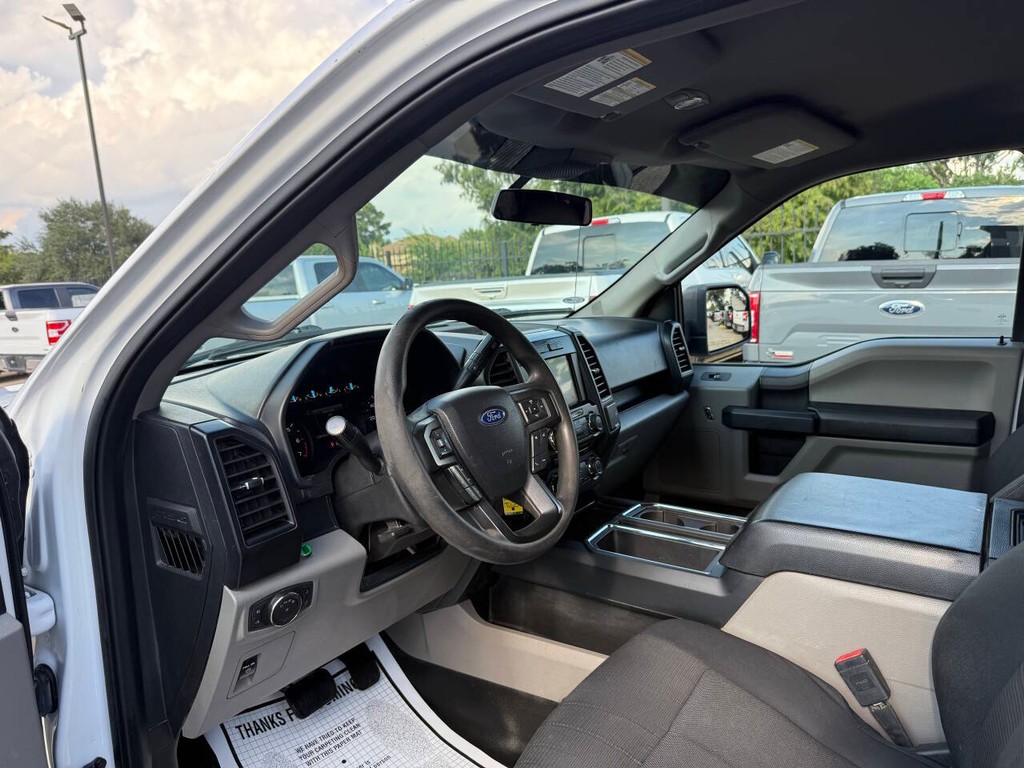 Ford F-150 Vehicle Full-screen Gallery Image 06