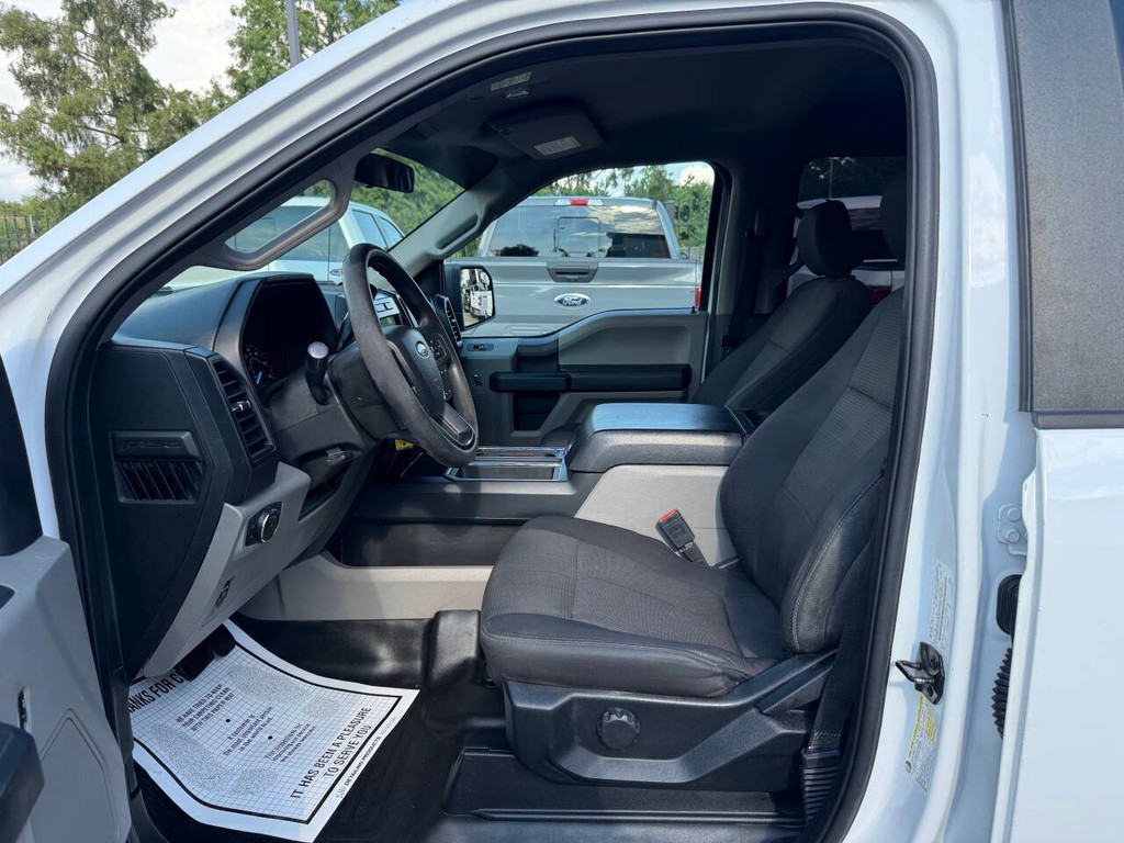 Ford F-150 Vehicle Full-screen Gallery Image 07