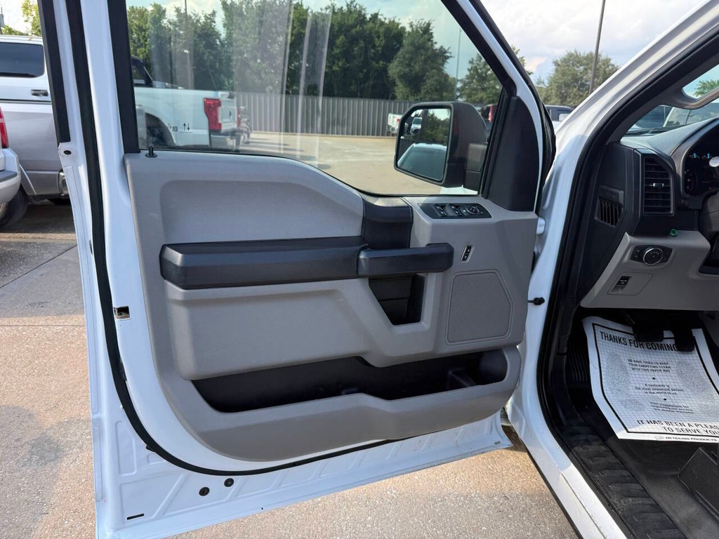 Ford F-150 Vehicle Full-screen Gallery Image 08