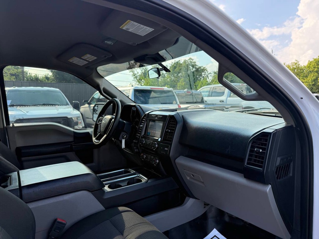 Ford F-150 Vehicle Full-screen Gallery Image 09