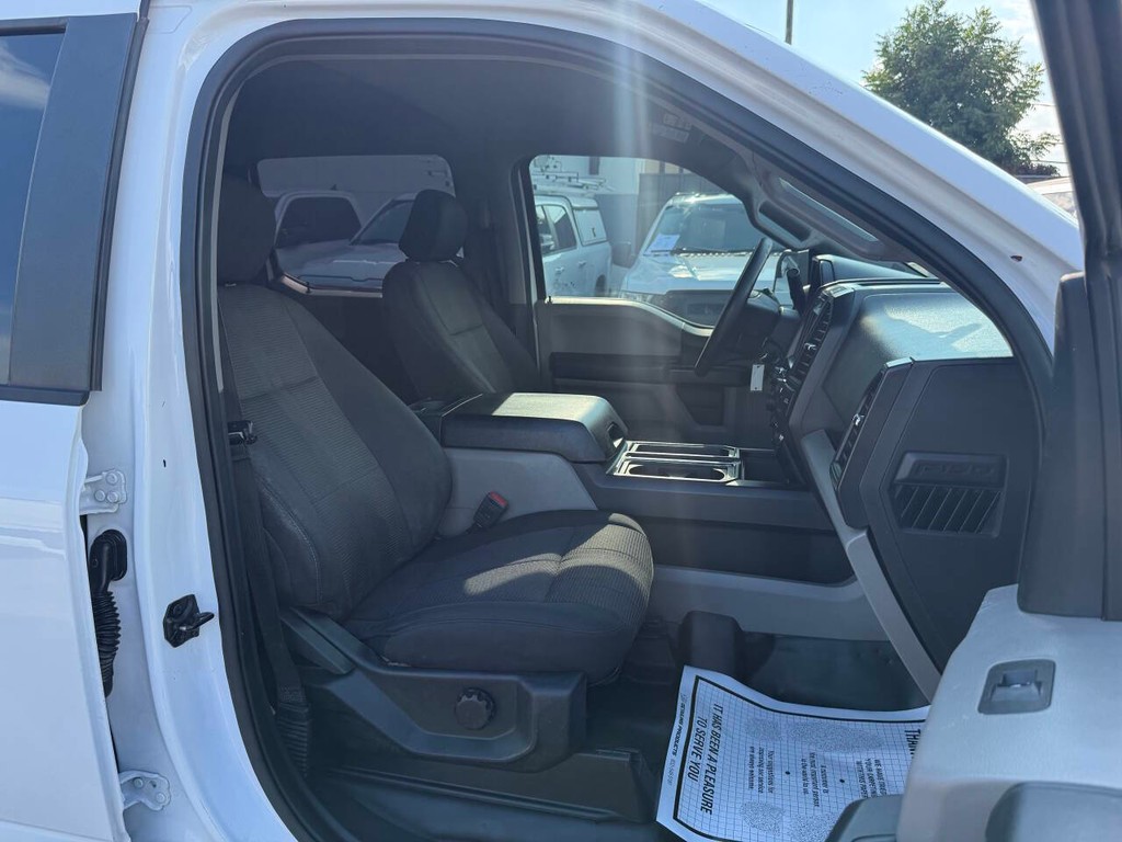 Ford F-150 Vehicle Full-screen Gallery Image 10