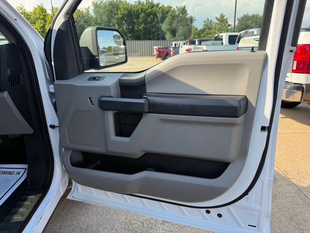 Ford F-150 Vehicle Full-screen Gallery Image 11