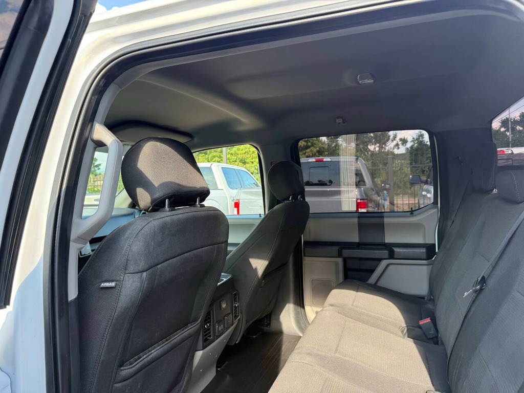 Ford F-150 Vehicle Full-screen Gallery Image 12