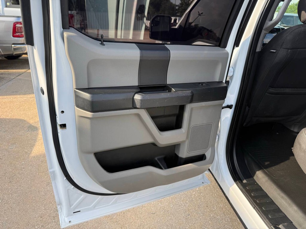 Ford F-150 Vehicle Full-screen Gallery Image 14