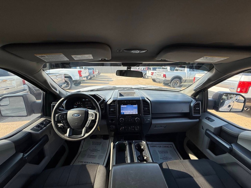 Ford F-150 Vehicle Full-screen Gallery Image 18