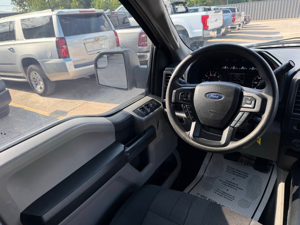 Ford F-150 Vehicle Full-screen Gallery Image 19