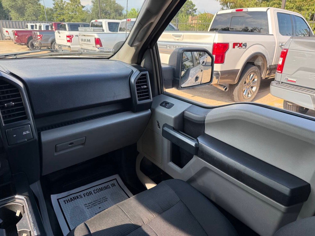 Ford F-150 Vehicle Full-screen Gallery Image 20