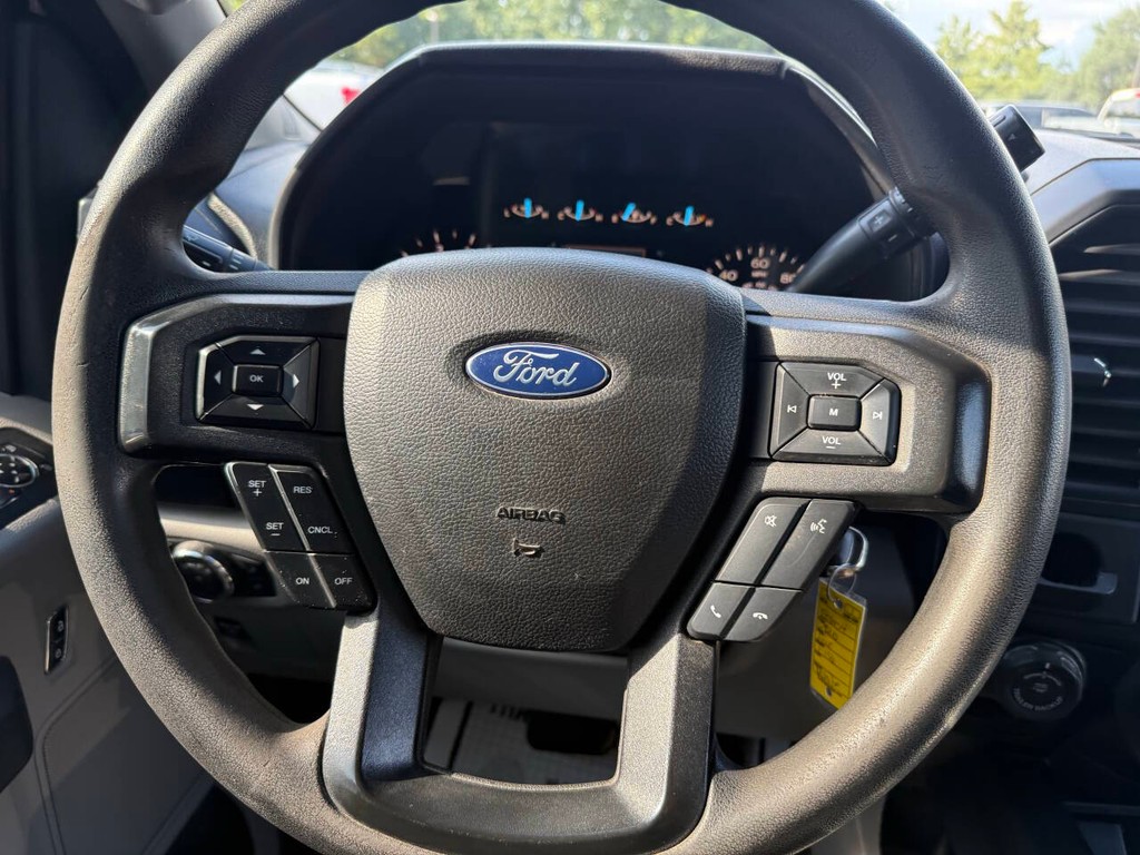 Ford F-150 Vehicle Full-screen Gallery Image 23