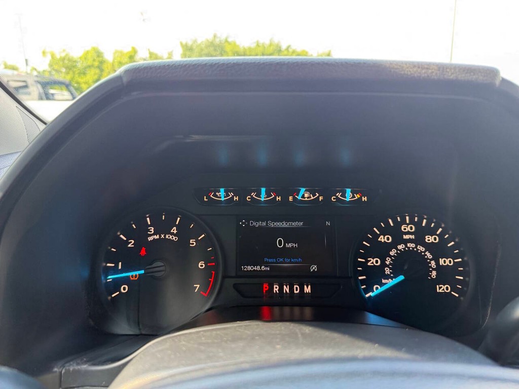 Ford F-150 Vehicle Full-screen Gallery Image 31