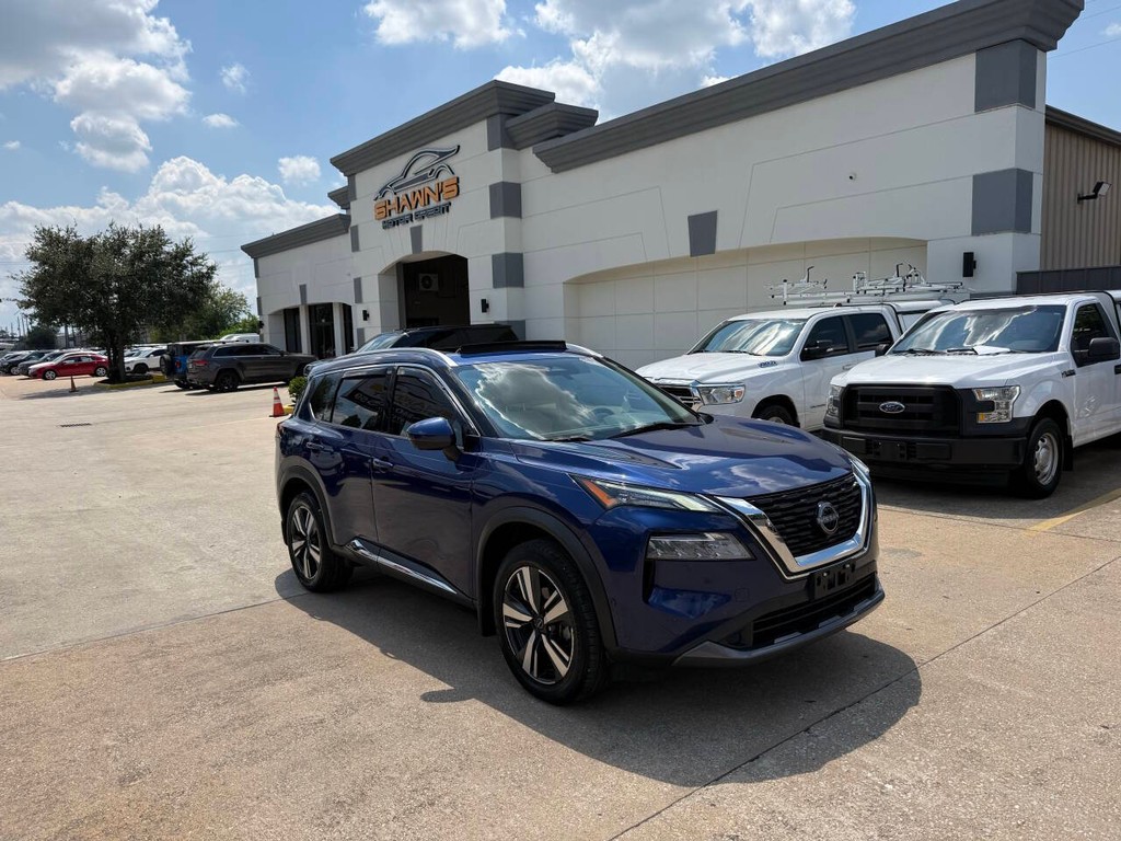 Nissan Rogue Vehicle Full-screen Gallery Image 02