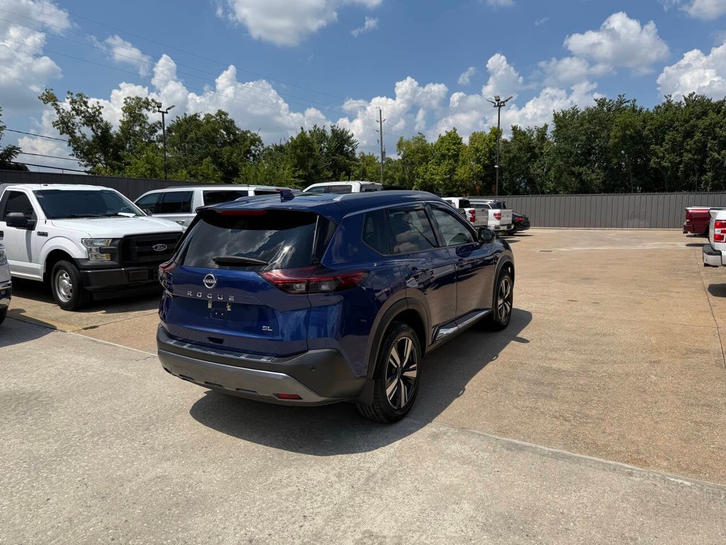 Nissan Rogue Vehicle Full-screen Gallery Image 05