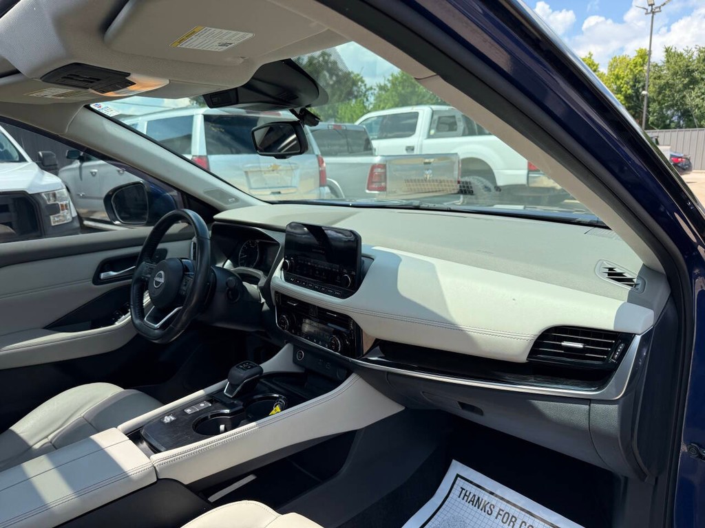 Nissan Rogue Vehicle Full-screen Gallery Image 09