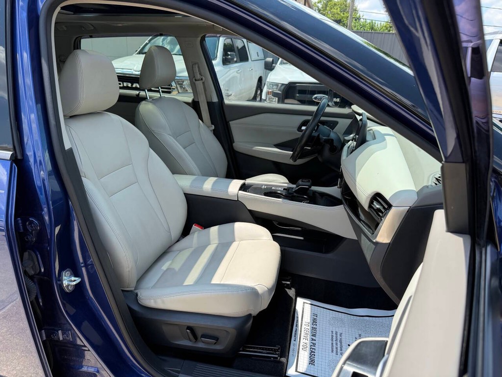 Nissan Rogue Vehicle Full-screen Gallery Image 10