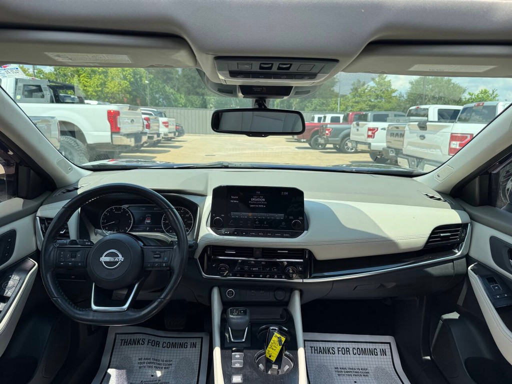 Nissan Rogue Vehicle Full-screen Gallery Image 17