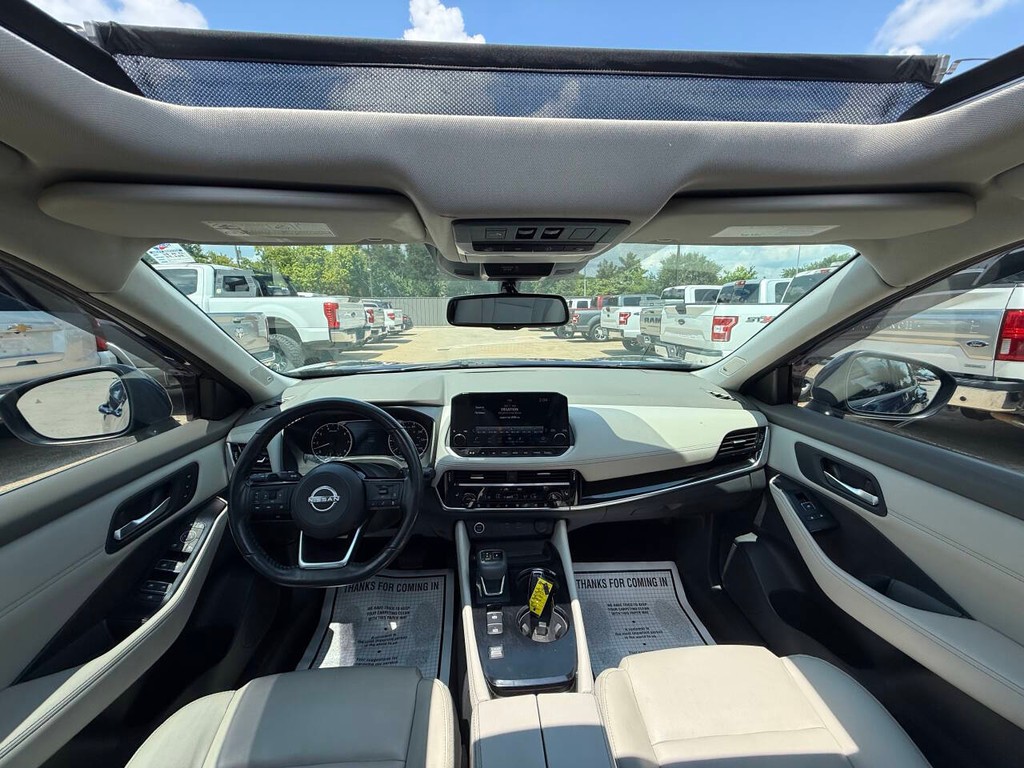 Nissan Rogue Vehicle Full-screen Gallery Image 18