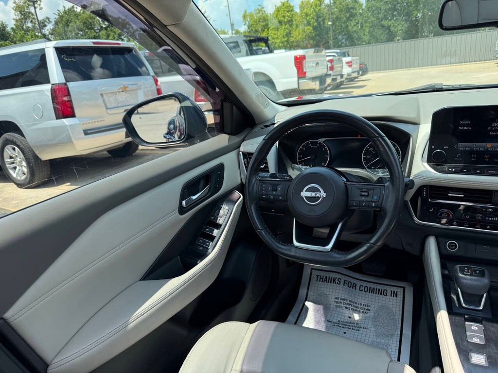 Nissan Rogue Vehicle Full-screen Gallery Image 19