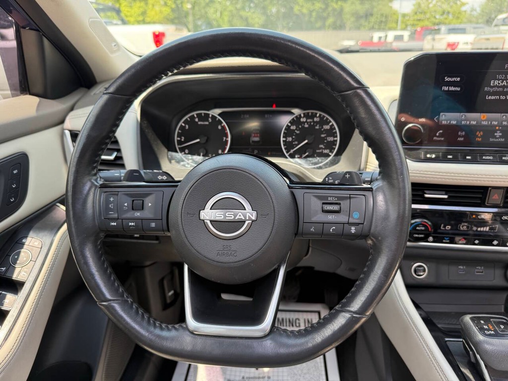 Nissan Rogue Vehicle Full-screen Gallery Image 22