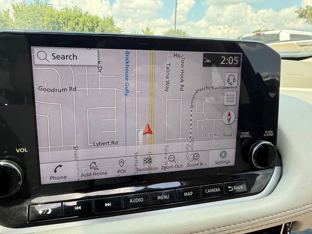 Nissan Rogue Vehicle Full-screen Gallery Image 26