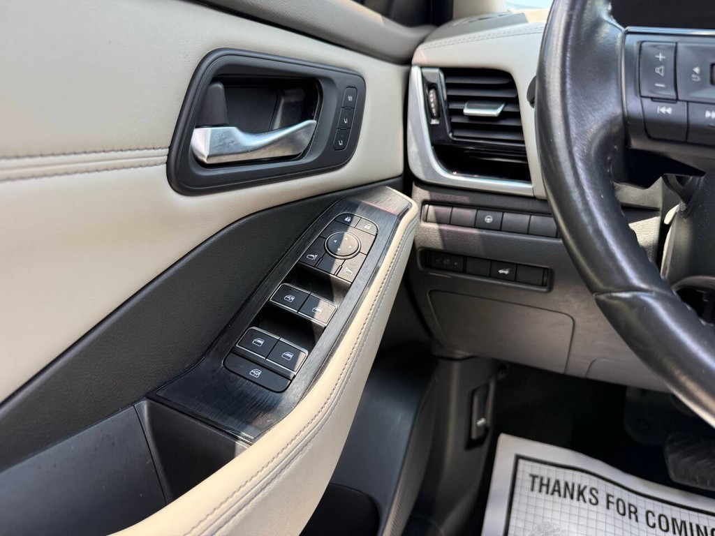 Nissan Rogue Vehicle Full-screen Gallery Image 30