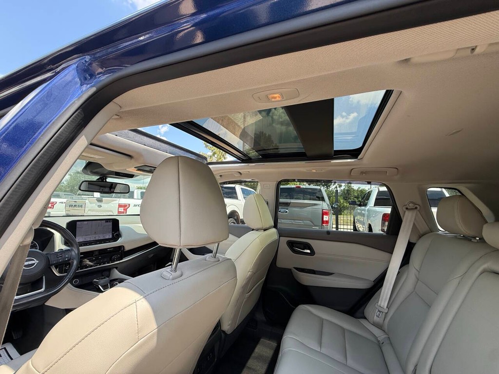 Nissan Rogue Vehicle Full-screen Gallery Image 32