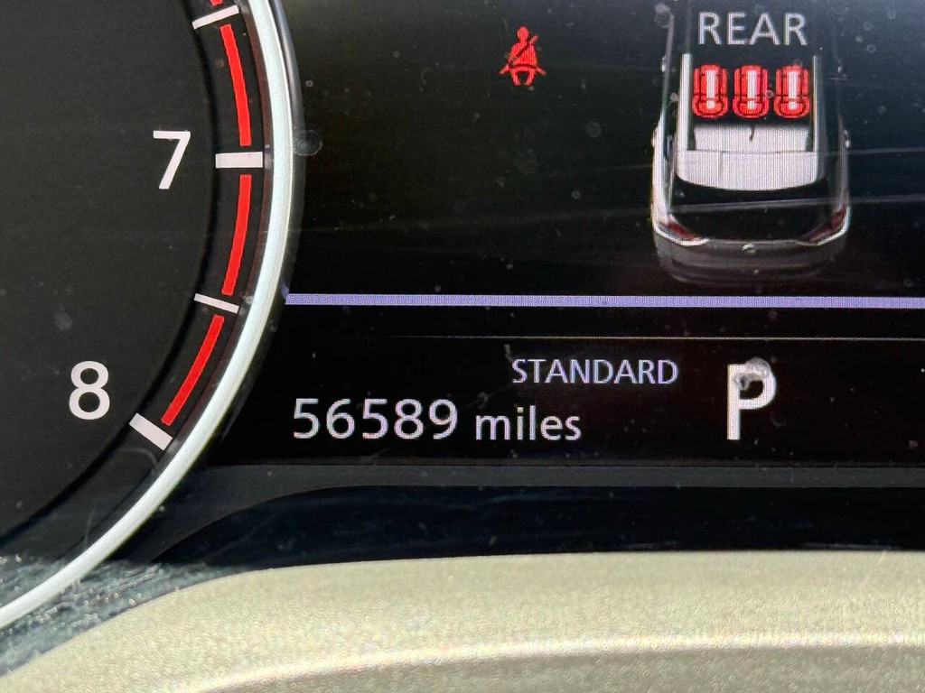 Nissan Rogue Vehicle Full-screen Gallery Image 35