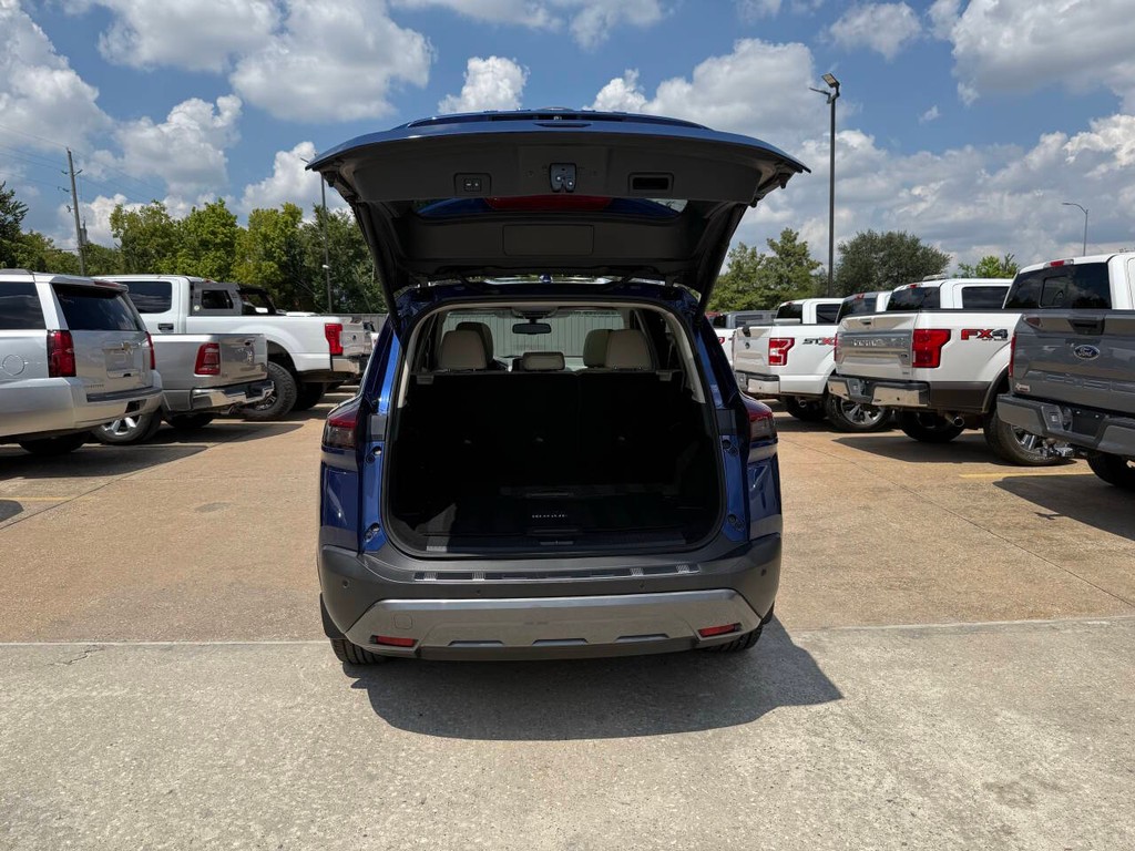 Nissan Rogue Vehicle Full-screen Gallery Image 39