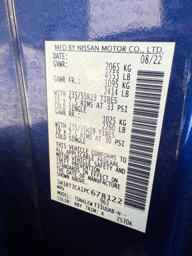 Nissan Rogue Vehicle Full-screen Gallery Image 36