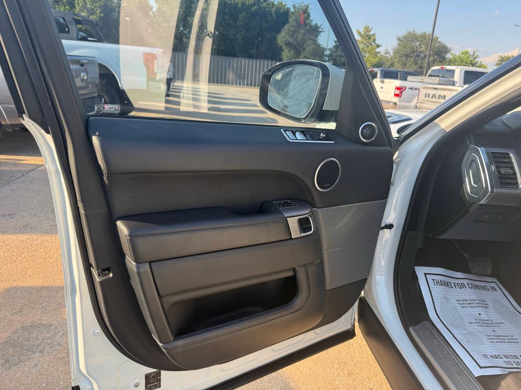 Land Rover Range Rover Sport Vehicle Full-screen Gallery Image 08