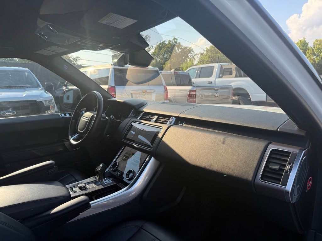 Land Rover Range Rover Sport Vehicle Full-screen Gallery Image 09