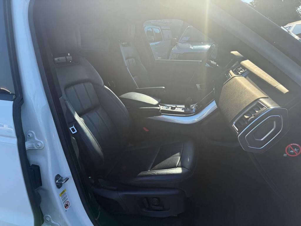 Land Rover Range Rover Sport Vehicle Full-screen Gallery Image 10