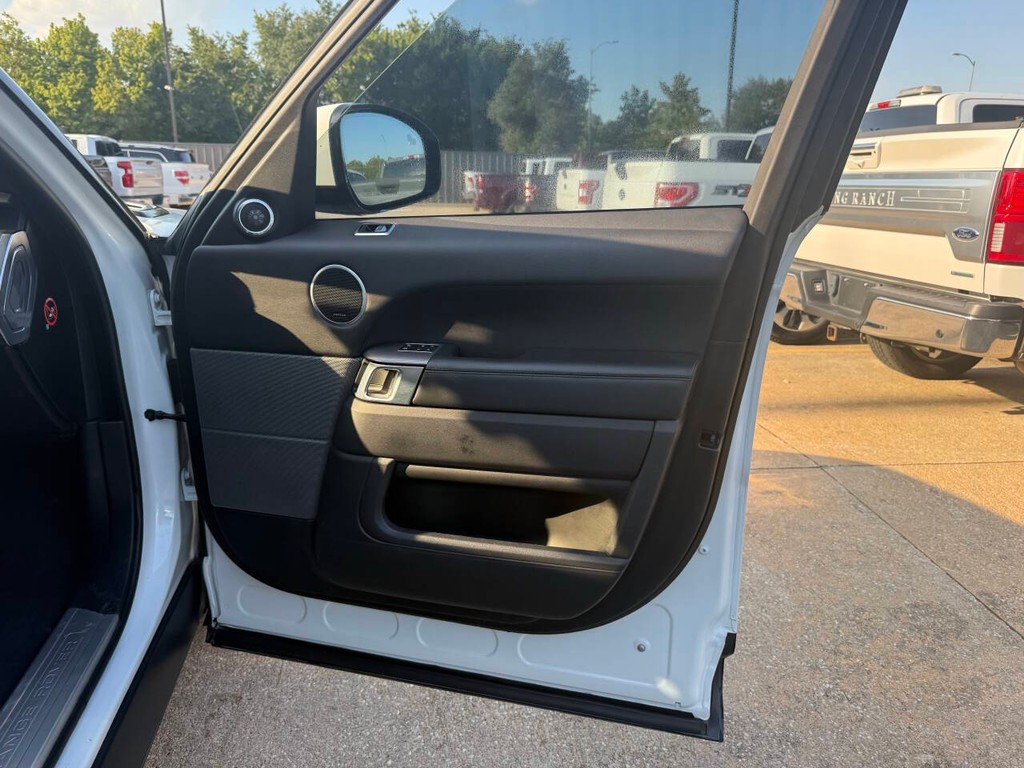 Land Rover Range Rover Sport Vehicle Full-screen Gallery Image 11