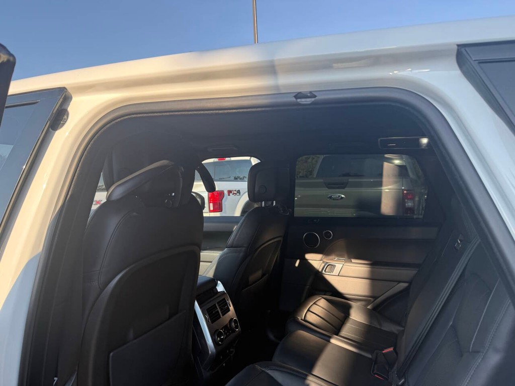 Land Rover Range Rover Sport Vehicle Full-screen Gallery Image 12