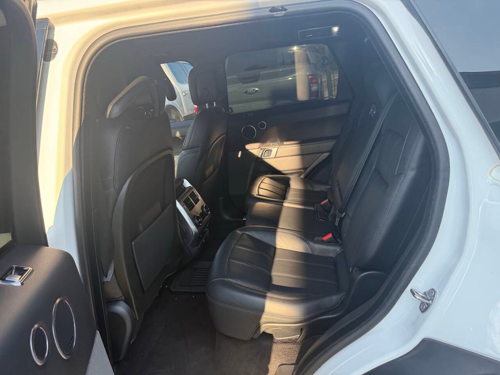 Land Rover Range Rover Sport Vehicle Full-screen Gallery Image 13