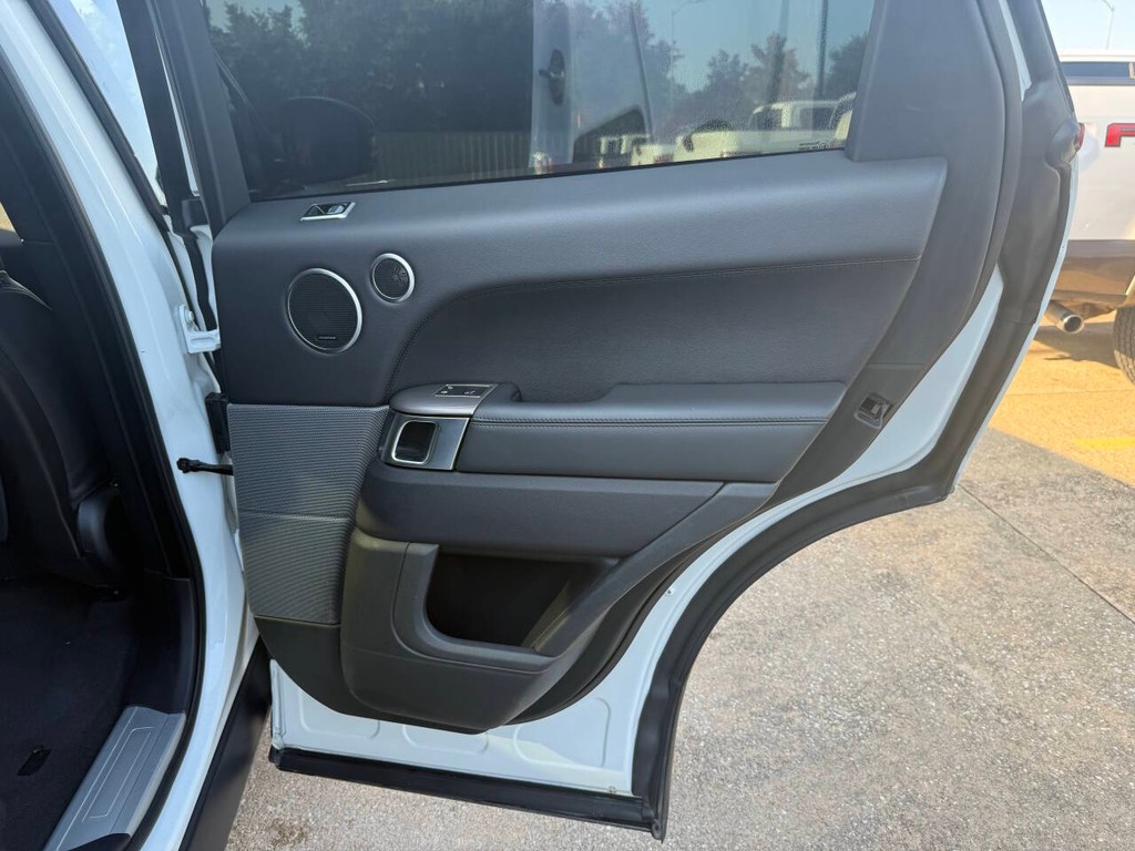 Land Rover Range Rover Sport Vehicle Full-screen Gallery Image 16