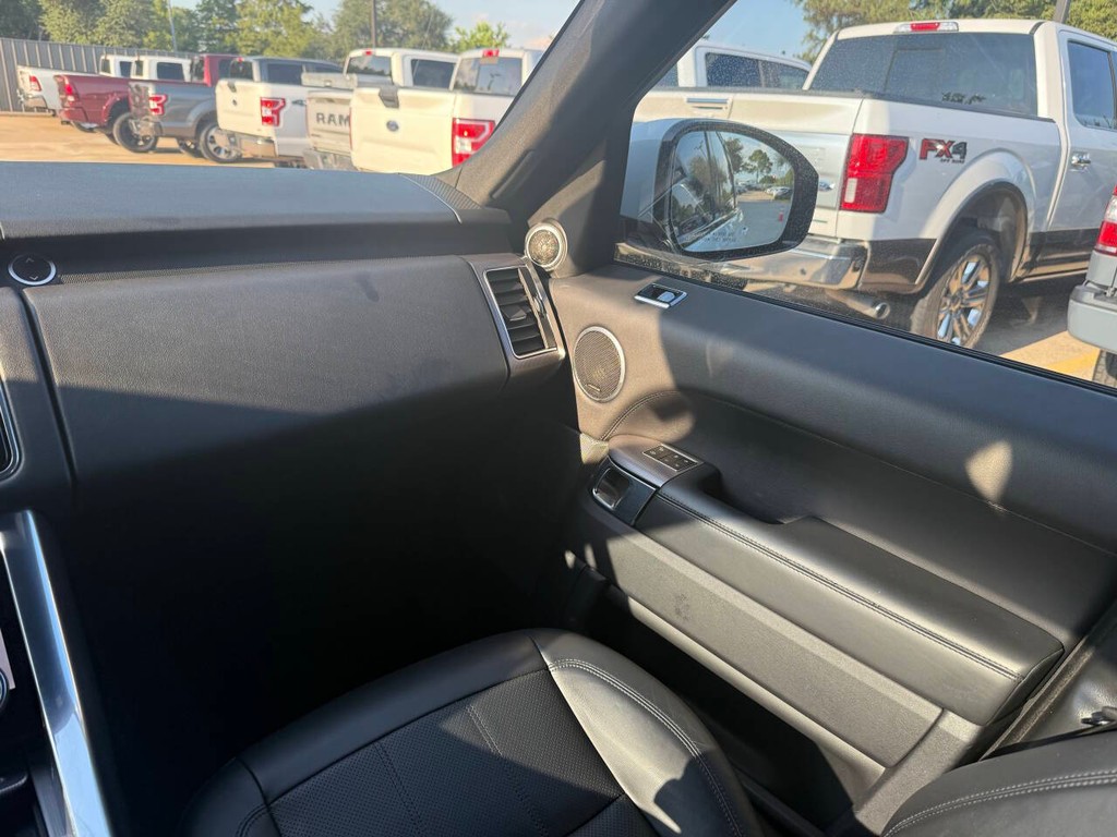 Land Rover Range Rover Sport Vehicle Full-screen Gallery Image 20