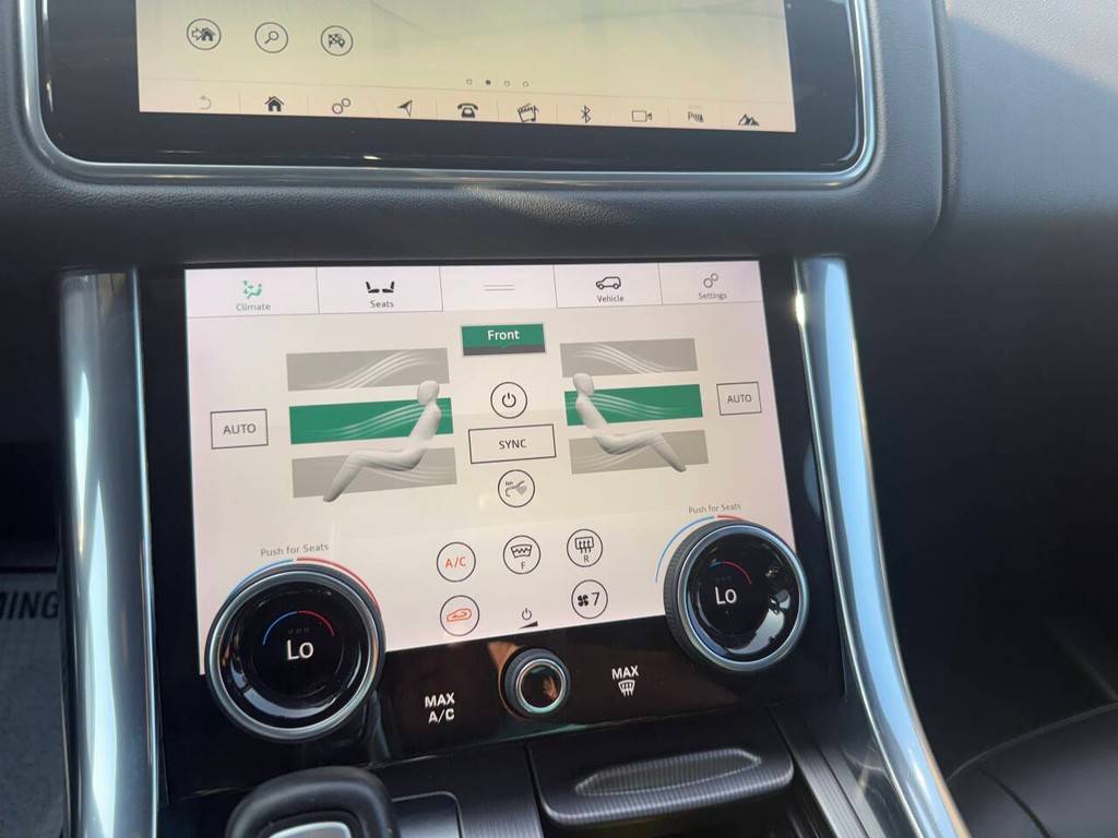 Land Rover Range Rover Sport Vehicle Full-screen Gallery Image 27