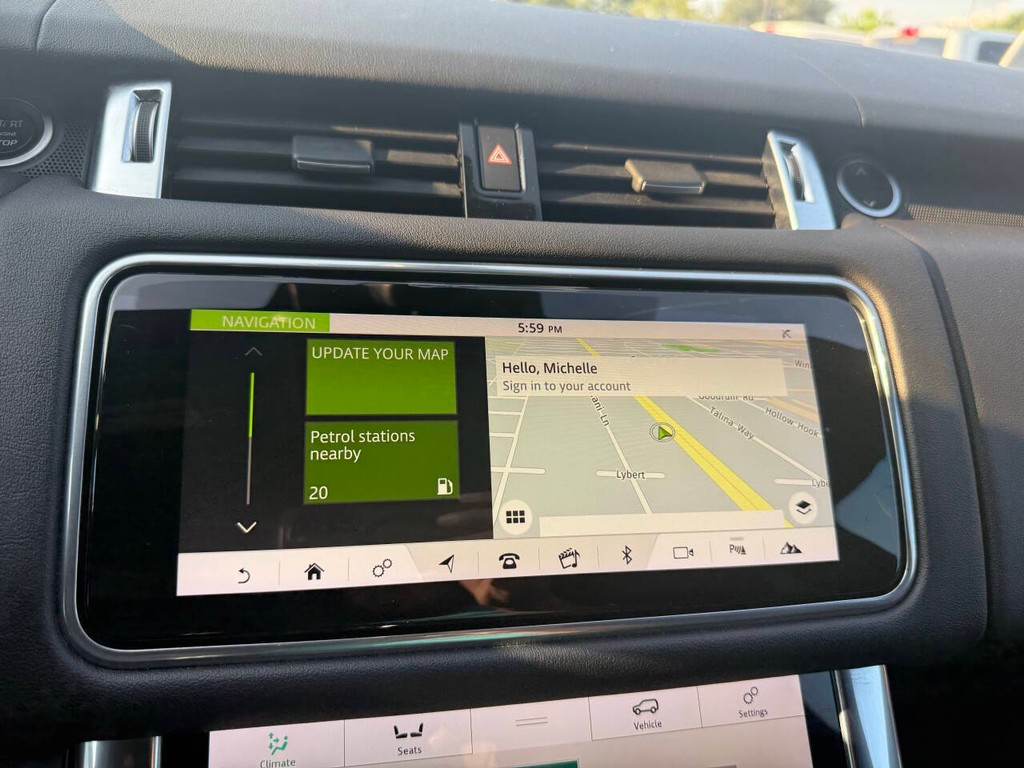 Land Rover Range Rover Sport Vehicle Full-screen Gallery Image 28