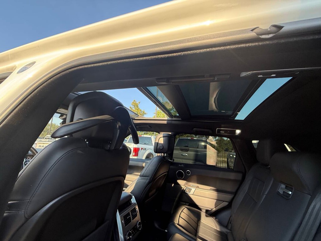 Land Rover Range Rover Sport Vehicle Full-screen Gallery Image 32