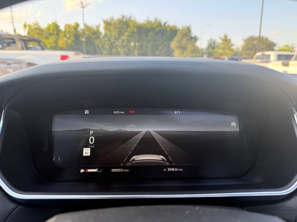 Land Rover Range Rover Sport Vehicle Full-screen Gallery Image 33