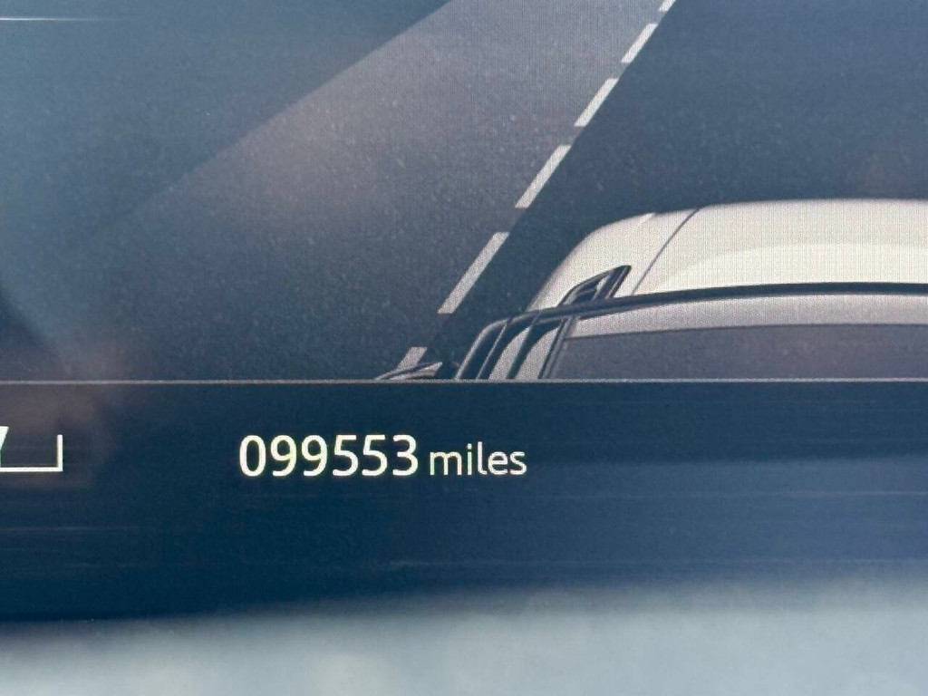 Land Rover Range Rover Sport Vehicle Full-screen Gallery Image 34